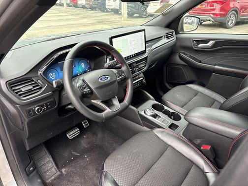Iconic Silver Metallic 2023 Ford Escape ST-Line Select