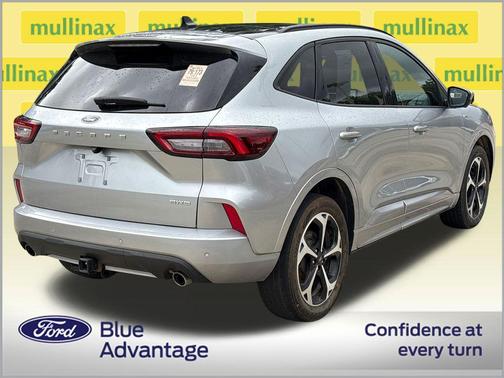 Iconic Silver Metallic 2023 Ford Escape ST-Line Select
