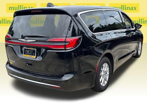 Diamond Black Crystal Pearlcoat 2024 Chrysler Pacifica Touring L