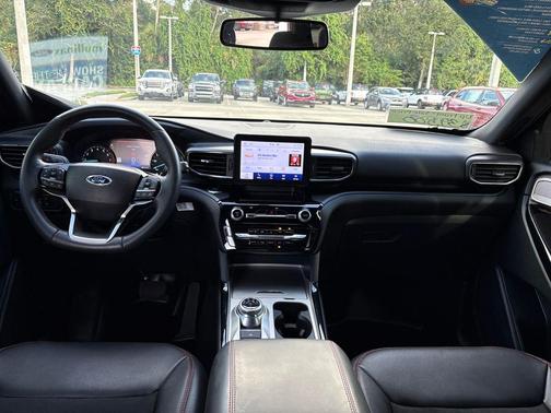 2024 Ford Explorer ST-Line