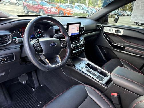 2024 Ford Explorer ST-Line