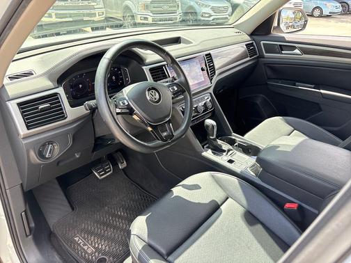 White 2019 Volkswagen Atlas 3.6L SEL