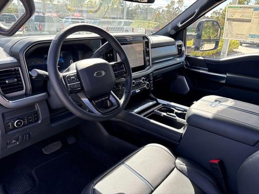 2025 Ford F-250 Platinum