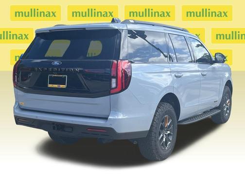 Glacier Gray Metallic Tri-Coat 2026 Ford Expedition Tremor