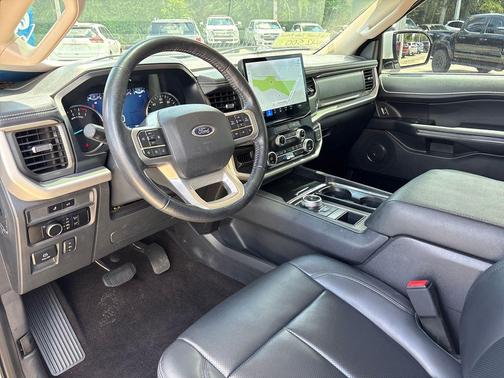 Star White Metallic Tri-Coat 2023 Ford Expedition XLT
