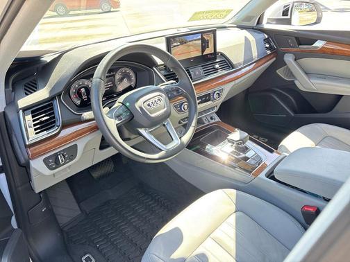 2023 Audi Q5 45 S line Premium Plus
