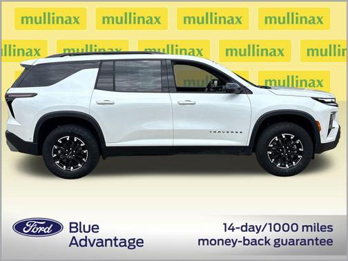 Iridescent Pearl Tricoat 2025 Chevrolet Traverse AWD Z71
