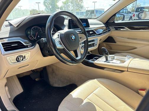 2019 BMW 740 740i
