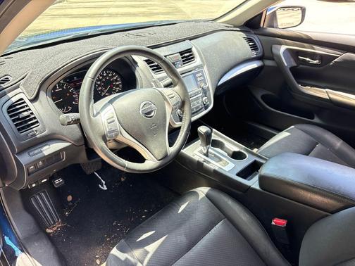 Deep Blue Pearl 2017 Nissan Altima 2.5 SR