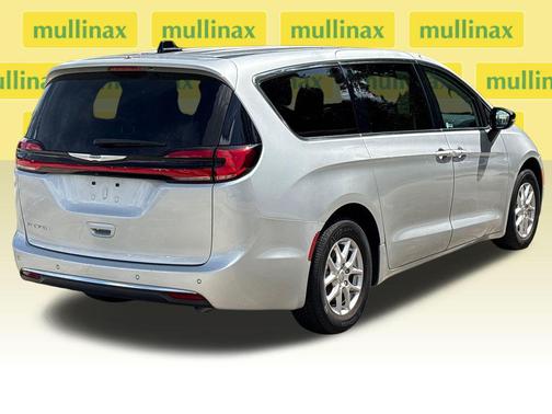 Silver Mist Clearcoat 2024 Chrysler Pacifica Touring L