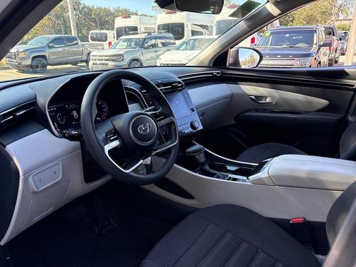 2022 Hyundai TUCSON SE