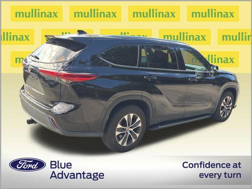 Opulent Amber 2020 Toyota Highlander XLE