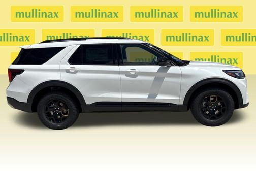 Star White Metallic Tri-Coat 2026 Ford Explorer Tremor