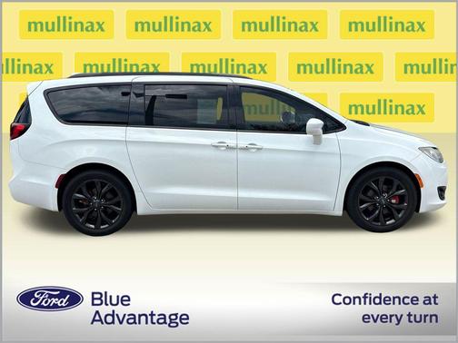 Bright White Clearcoat 2019 Chrysler Pacifica Touring-L Plus
