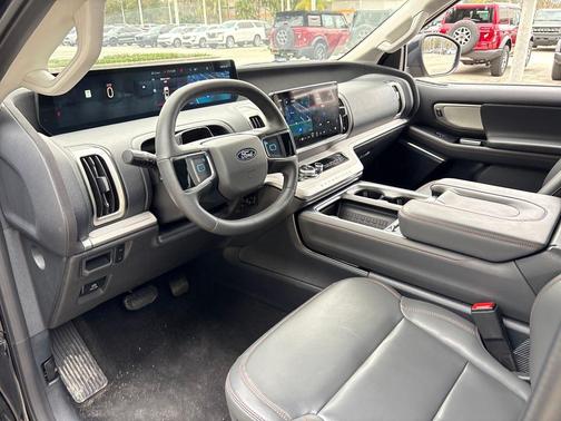 2025 Ford Expedition Max Active 4x2