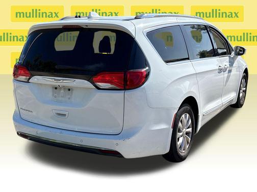 Bright White Clearcoat 2018 Chrysler Pacifica Touring-L
