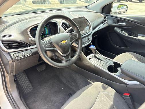 Summit White 2017 Chevrolet Volt LT