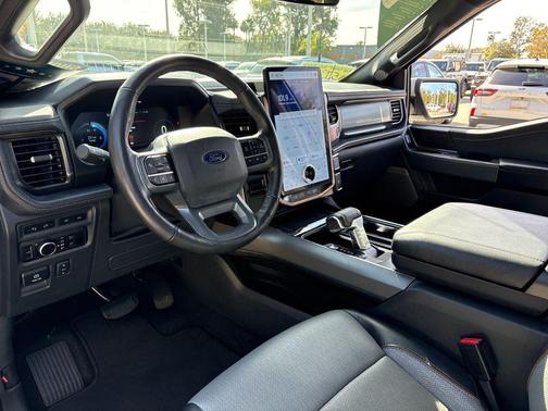 2024 Ford F-150 Lightning LARIAT
