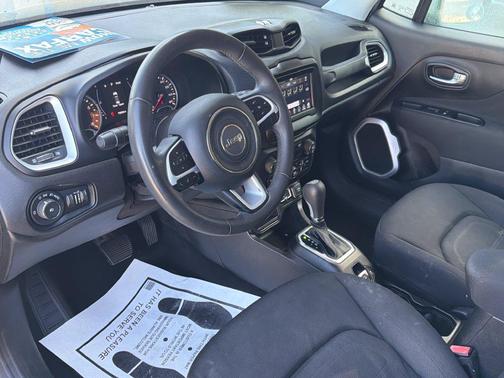 Glacier Metallic 2018 Jeep Renegade Latitude