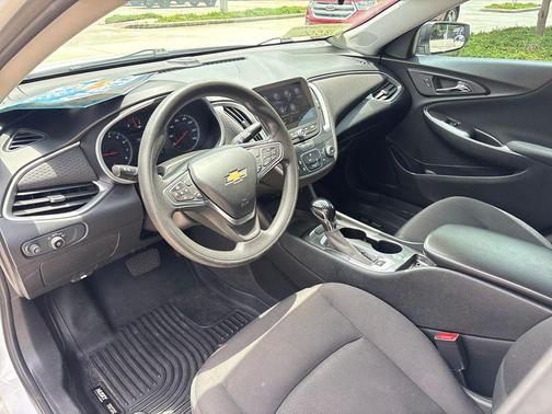 Summit White 2023 Chevrolet Malibu 1LS