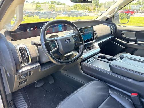Oxford White 2025 Ford Expedition Max Platinum