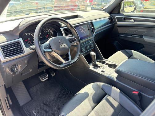 Pure White 2021 Volkswagen Atlas Cross Sport 3.6L V6 SE w/Technology R-Line