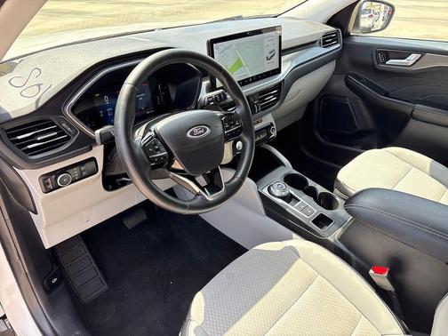 Star White Metallic Tri-Coat 2024 Ford Escape PHEV SE