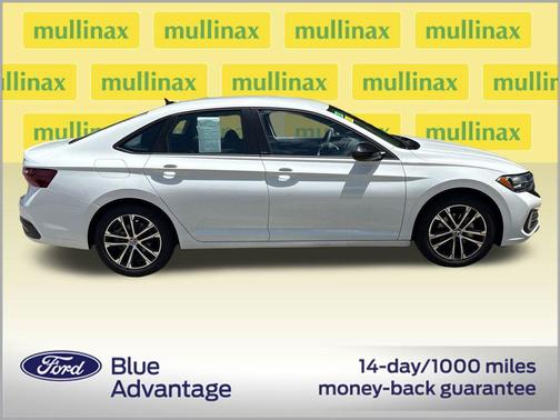 Pure White 2023 Volkswagen Jetta 1.5T Sport