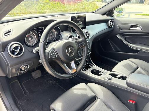 White 2017 Mercedes-Benz GLA 250 Base