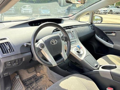 Blizzard Pearl 2014 Toyota Prius Two