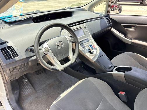 Blizzard Pearl 2014 Toyota Prius Two