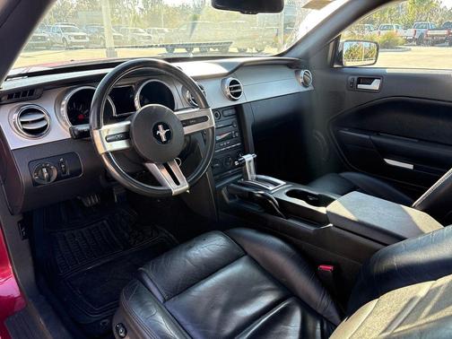 2007 Ford Mustang Deluxe