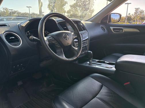 2020 Nissan Pathfinder SL 2WD