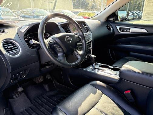 2020 Nissan Pathfinder SL 2WD