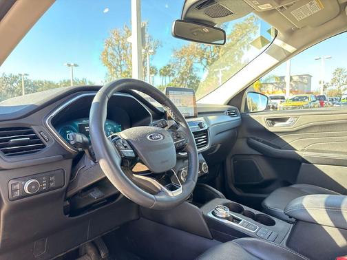 2022 Ford Escape Titanium