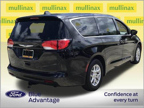 2024 Chrysler Voyager LX