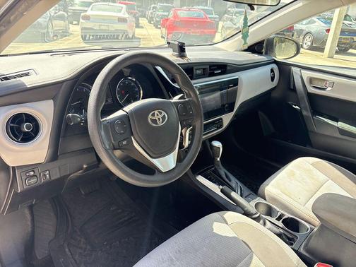 Classic Silver Metallic 2017 Toyota Corolla LE