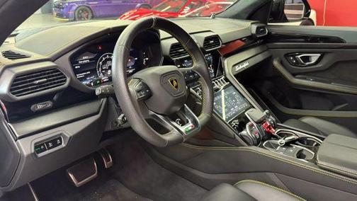 2022 Lamborghini Urus 