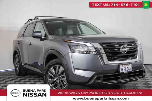2022 Nissan Pathfinder SV