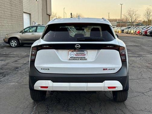 2025 Nissan Kicks SR