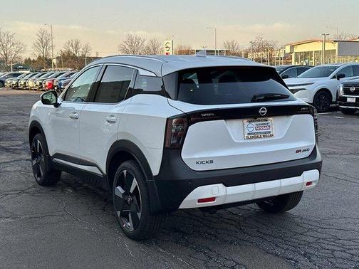 2025 Nissan Kicks SR