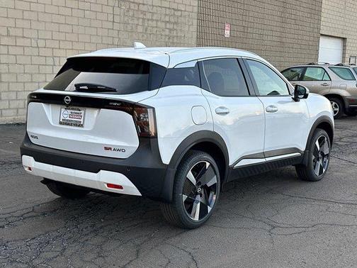 2025 Nissan Kicks SR