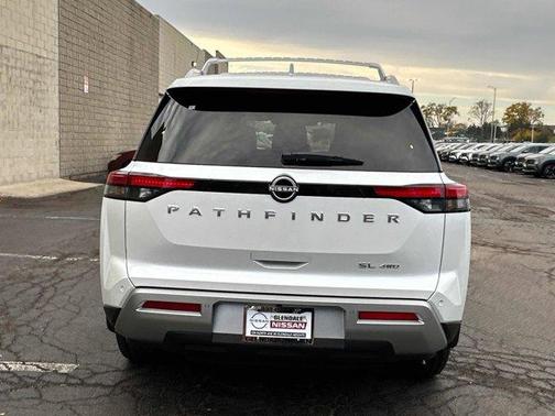 2025 Nissan Pathfinder SL
