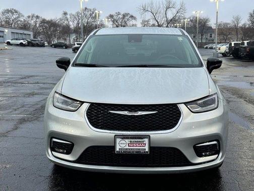 2024 Chrysler Pacifica Touring-L