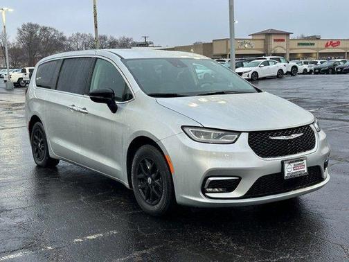 2024 Chrysler Pacifica Touring-L