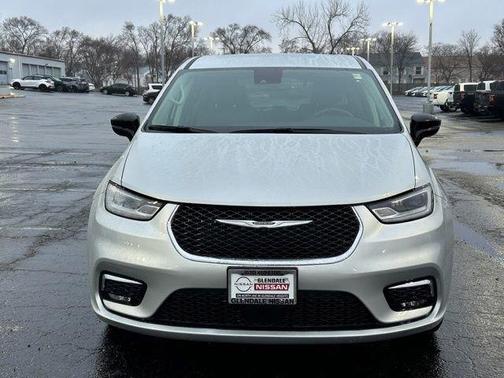 2024 Chrysler Pacifica Touring-L