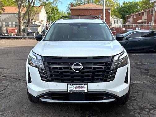 Everest White P 2026 Nissan Pathfinder Platinum