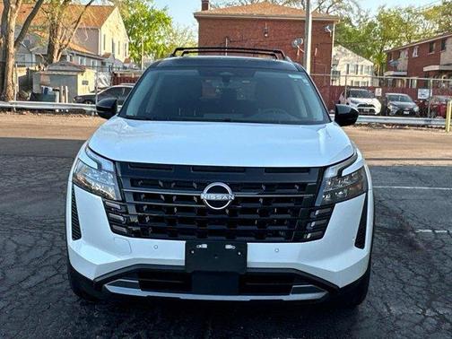 White / Black 2026 Nissan Pathfinder Platinum