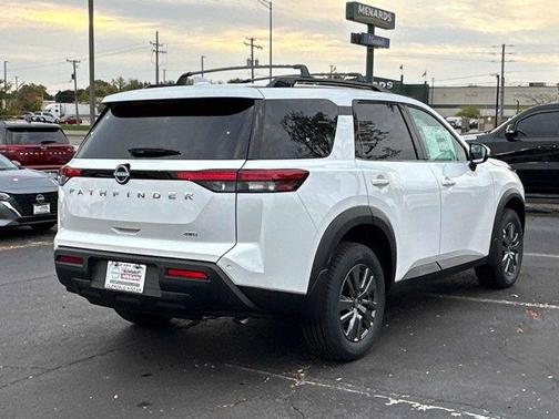 2025 Nissan Pathfinder SV