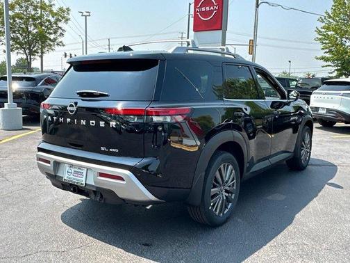 2025 Nissan Pathfinder SL